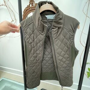 Athleta Upside Vest Jacket Womens M Olive Green Quilted Outdoors Full Zip Mock